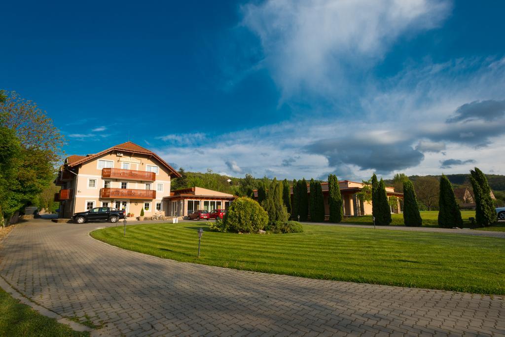 Hotel Honti Wellness Es Konferencia Szalloda Visegrád Exteriör bild