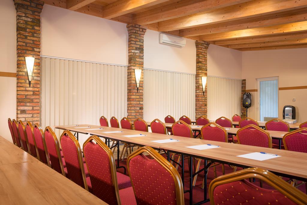 Hotel Honti Wellness Es Konferencia Szalloda Visegrád Exteriör bild