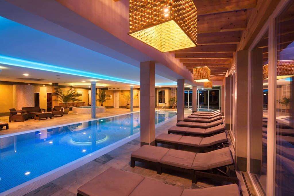 Hotel Honti Wellness Es Konferencia Szalloda Visegrád Exteriör bild