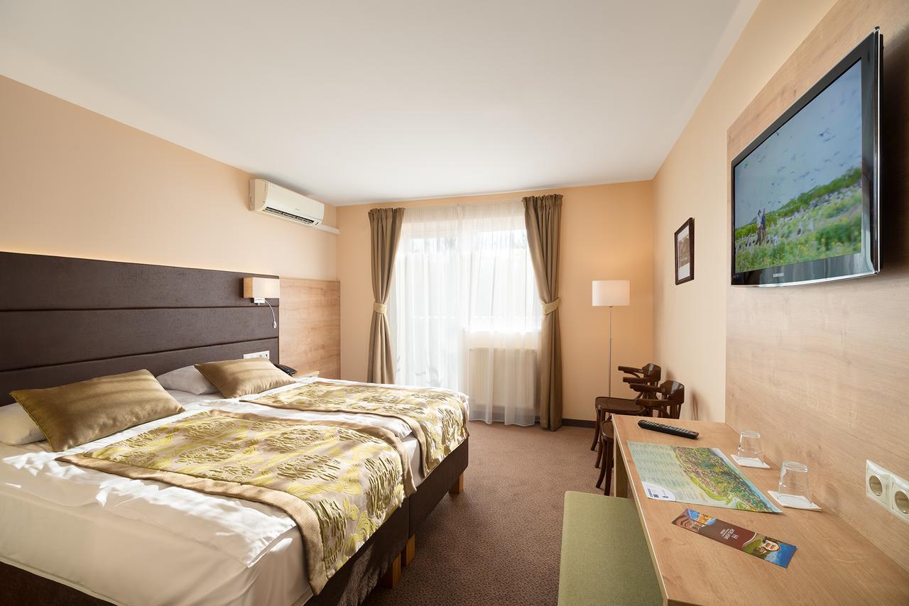 Hotel Honti Wellness Es Konferencia Szalloda Visegrád Exteriör bild