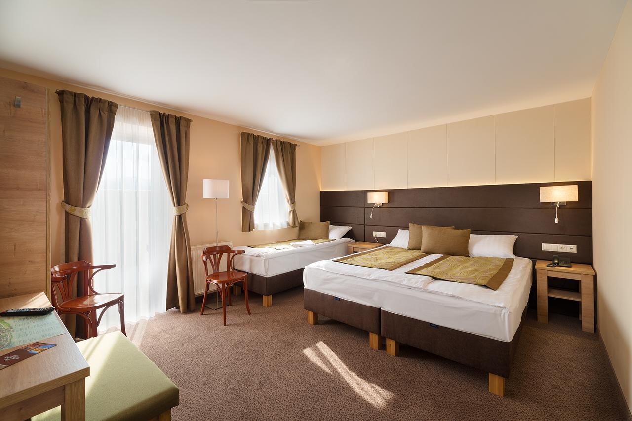 Hotel Honti Wellness Es Konferencia Szalloda Visegrád Exteriör bild